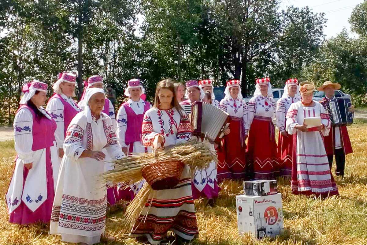 10 июля в ОАО «Остромичи» состоялся праздник «Зажинки» «Бьет поклон колосок»