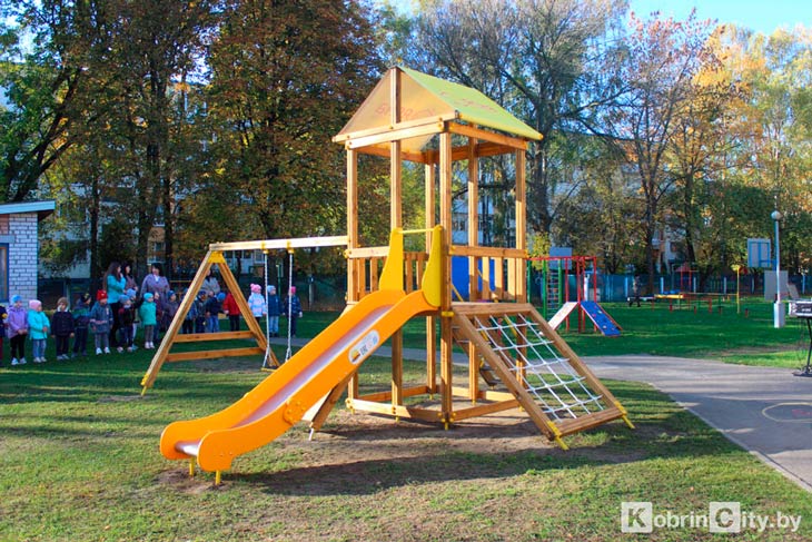 В День матери Белтелеком открыл новый детский игровой комплекс в Кобрине