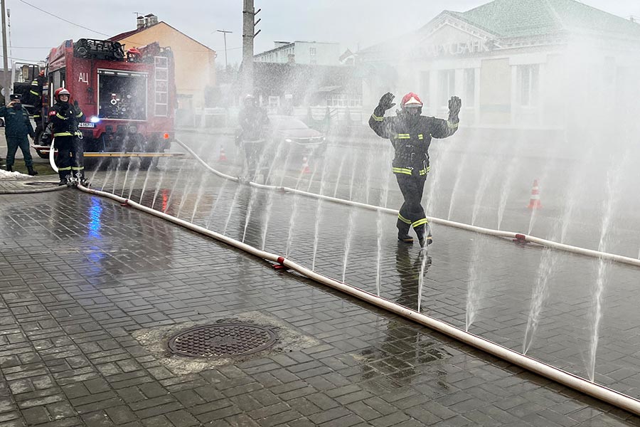 В Кобринском РОЧС на заслуженный отдых торжественно провели Валентина Михайловича Матейко — спасатель отдал службе более 30 лет