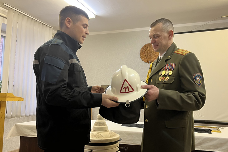 В Кобринском РОЧС на заслуженный отдых торжественно провели Валентина Михайловича Матейко — спасатель отдал службе более 30 лет