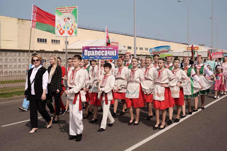 Море детских забав, концерты и десантники: каким запомнился Праздник игры и игрушек «Полесье» в Кобрине в этом году?