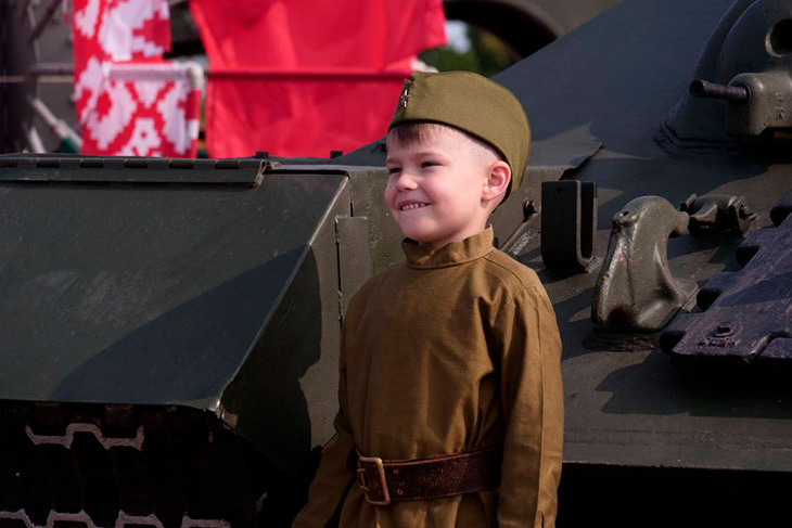 Море детских забав, концерты и десантники: каким запомнился Праздник игры и игрушек «Полесье» в Кобрине в этом году?
