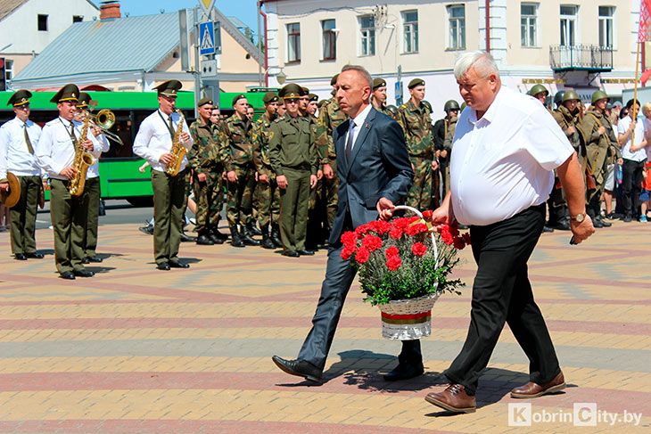 78-я годовщина освобождения Кобрина — в центре города митинг-возложение, выставка вооружения и военной техники
