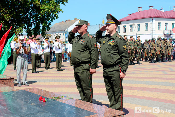 78-я годовщина освобождения Кобрина — в центре города митинг-возложение, выставка вооружения и военной техники