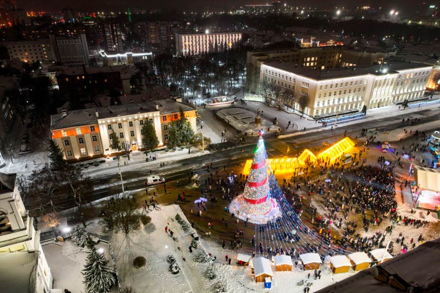 В Бресте зажгла огни главная елка города. Фото и видео #ВаськиПилота