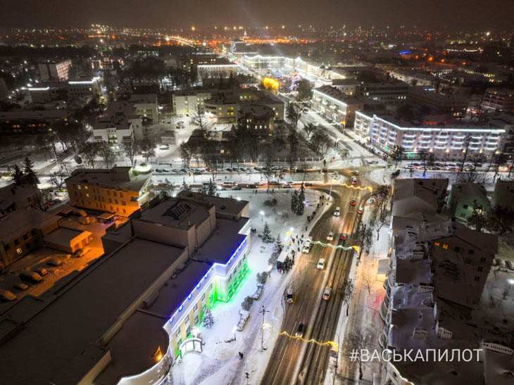 В Бресте зажгла огни главная елка города. Фото и видео #ВаськиПилота