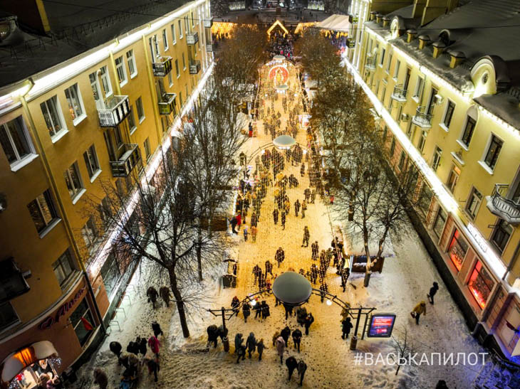 В Бресте зажгла огни главная елка города. Фото и видео #ВаськиПилота