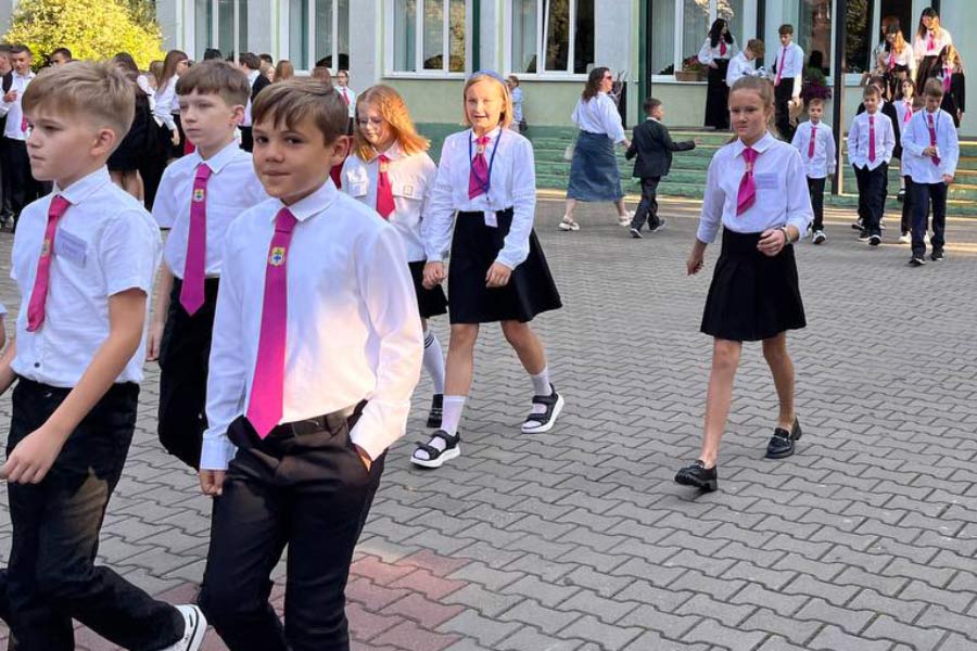 В Кобринском районе прошли первые школьные звонки (фото и видео)