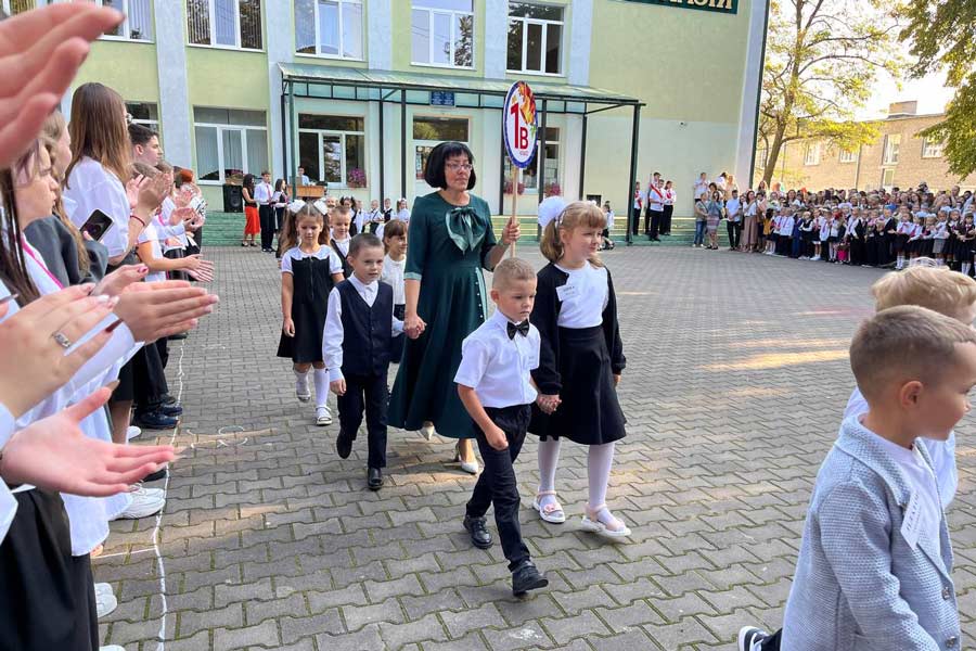 В Кобринском районе прошли первые школьные звонки (фото и видео)