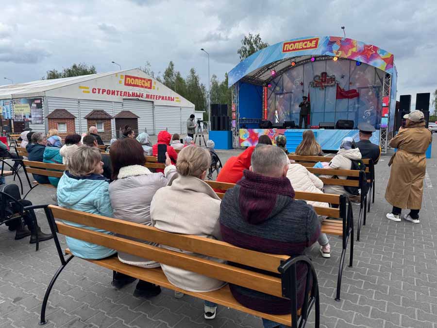 Кобрин отмечает 80-летие Победы. Фоторепортаж