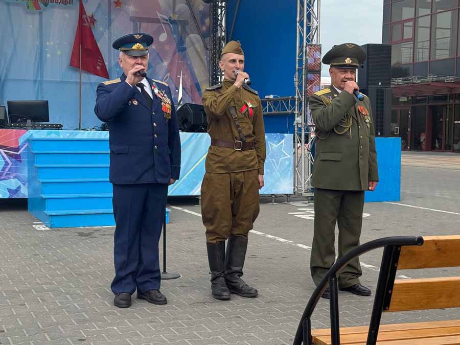 Кобрин отмечает 80-летие Победы. Фоторепортаж