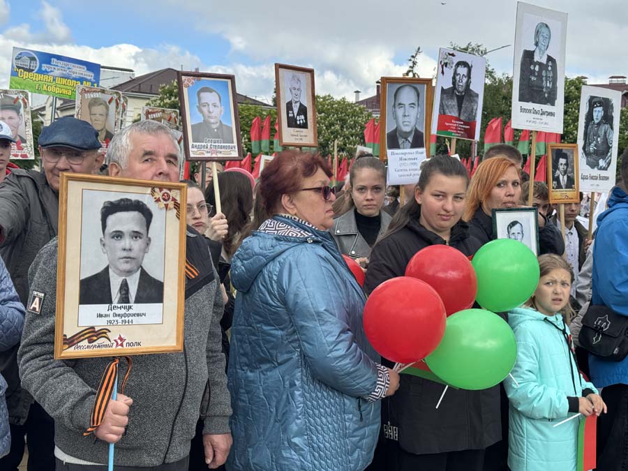 Кобрин отмечает 80-летие Победы. Фоторепортаж