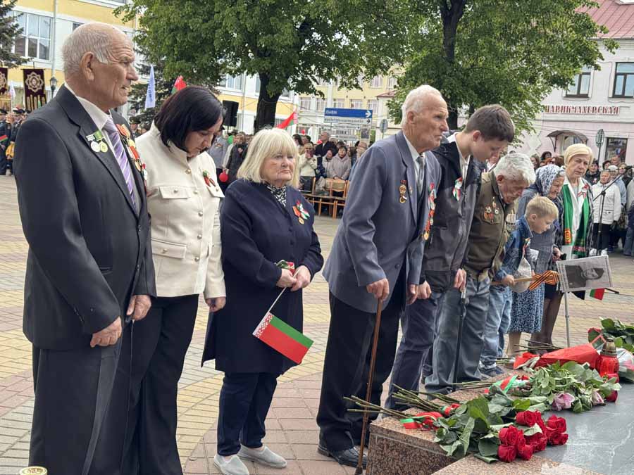 Кобрин отмечает 80-летие Победы. Фоторепортаж