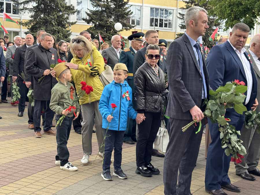 Кобрин отмечает 80-летие Победы. Фоторепортаж