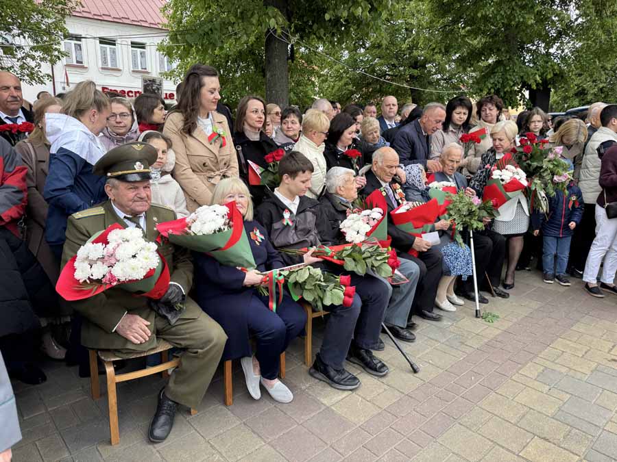 Кобрин отмечает 80-летие Победы. Фоторепортаж