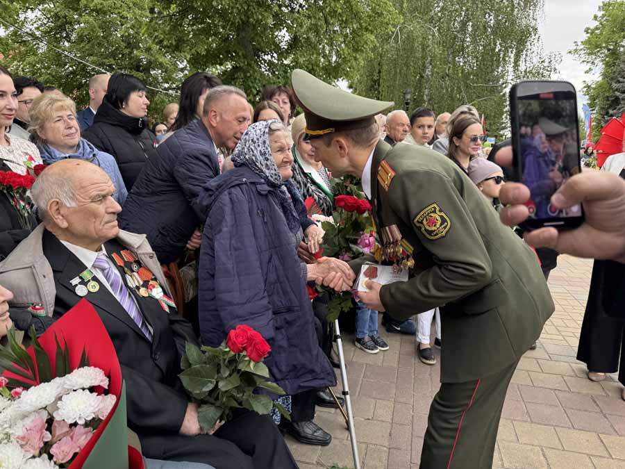 Кобрин отмечает 80-летие Победы. Фоторепортаж