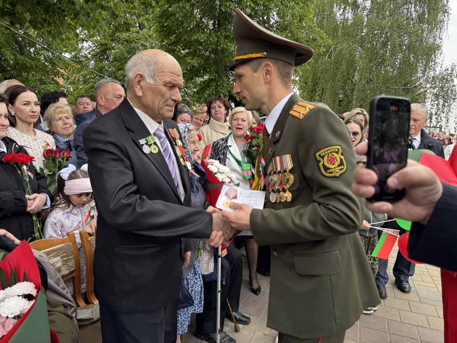 Кобрин отмечает 80-летие Победы. Фоторепортаж