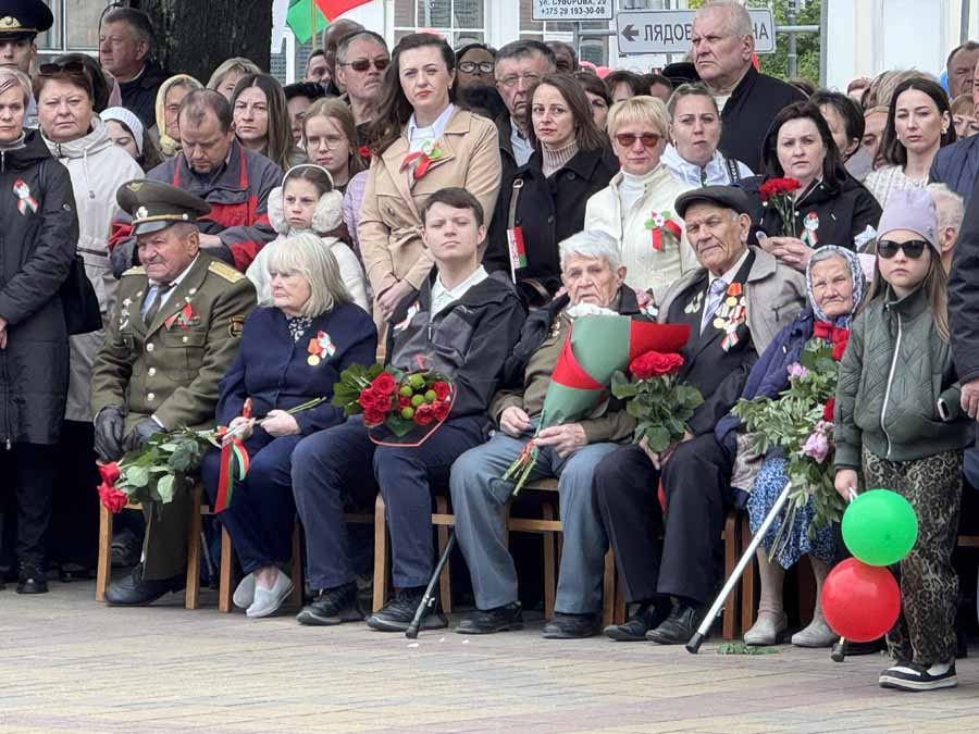 Кобрин отмечает 80-летие Победы. Фоторепортаж