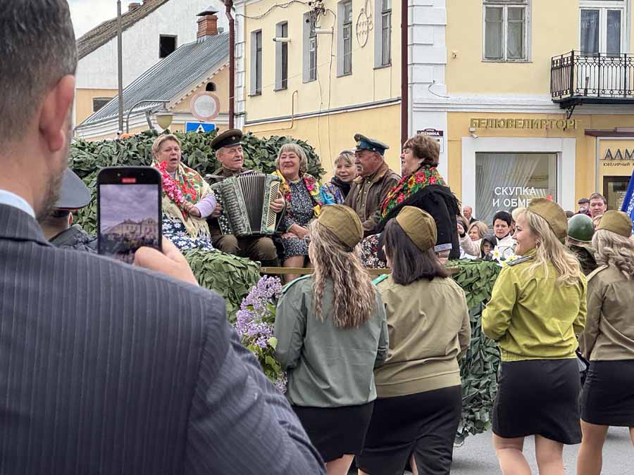 Кобрин отмечает 80-летие Победы. Фоторепортаж