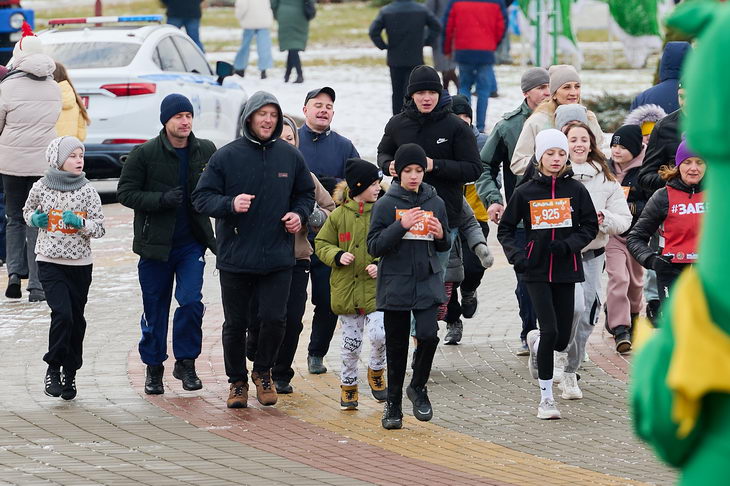 Ледовое шоу и семейный «Крещенский забег» – пролог к открытию фестиваля «Берестейские сани 2025» в Кобрине