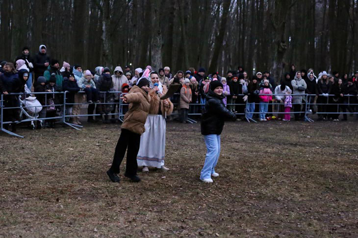 Чучело сжигали, «белорусскую капибару» вручали: как кобринчане Масленицу отмечали