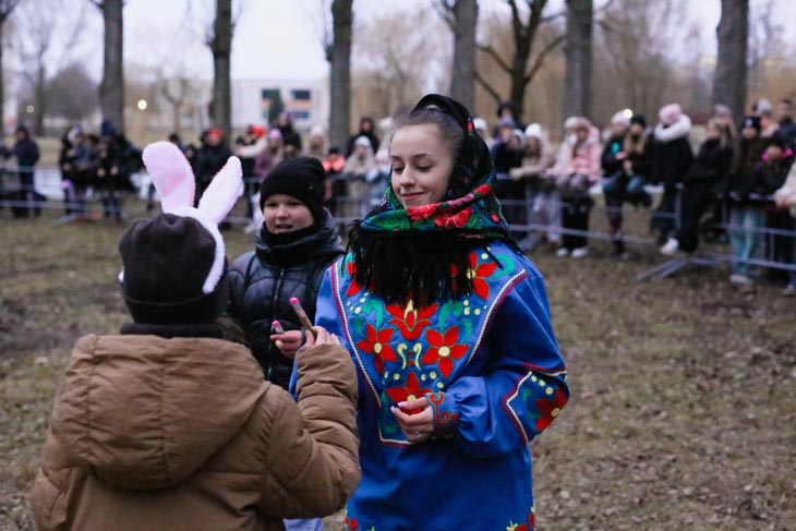 Чучело сжигали, «белорусскую капибару» вручали: как кобринчане Масленицу отмечали