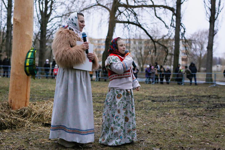 Чучело сжигали, «белорусскую капибару» вручали: как кобринчане Масленицу отмечали
