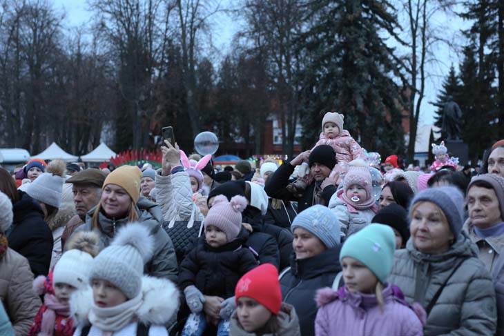 Как прошло открытие главной новогодней ёлки Кобрина – фоторепортаж