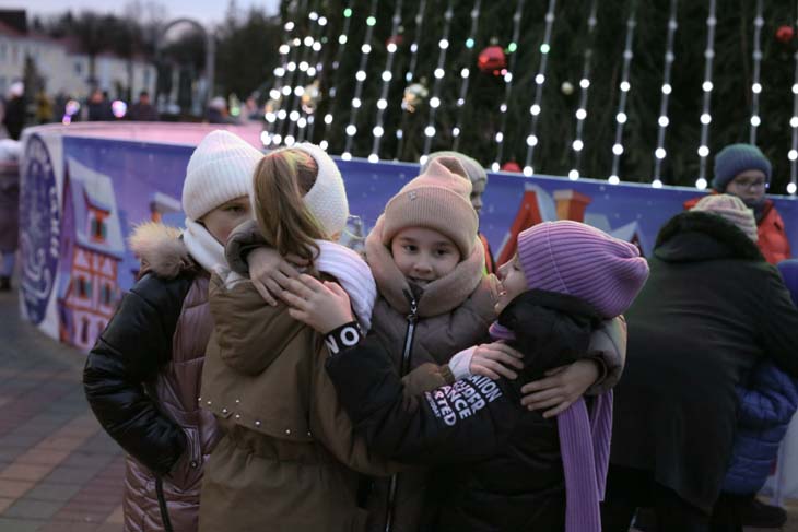 Как прошло открытие главной новогодней ёлки Кобрина – фоторепортаж