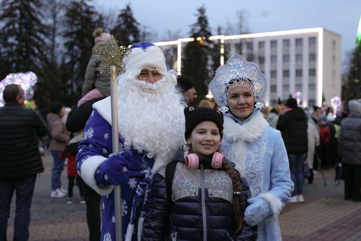 Как прошло открытие главной новогодней ёлки Кобрина – фоторепортаж