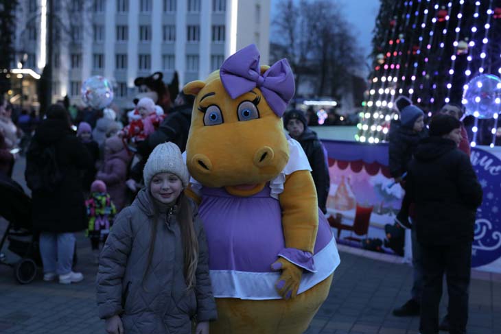 Как прошло открытие главной новогодней ёлки Кобрина – фоторепортаж