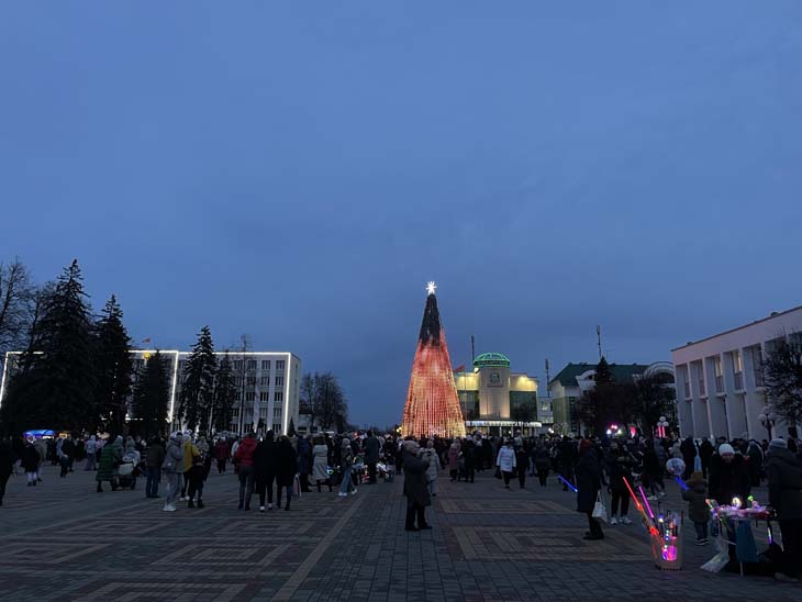 Как прошло открытие главной новогодней ёлки Кобрина – фоторепортаж