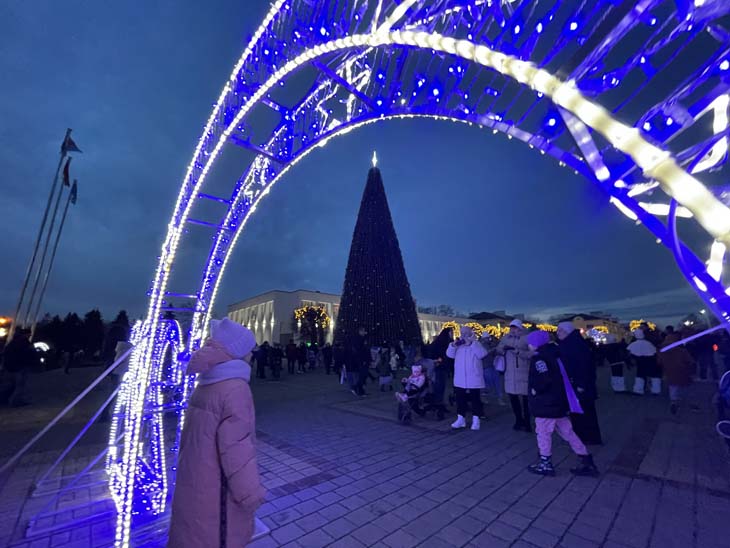 Как прошло открытие главной новогодней ёлки Кобрина – фоторепортаж