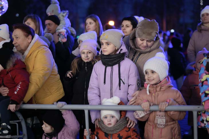 Как прошло открытие главной новогодней ёлки Кобрина – фоторепортаж