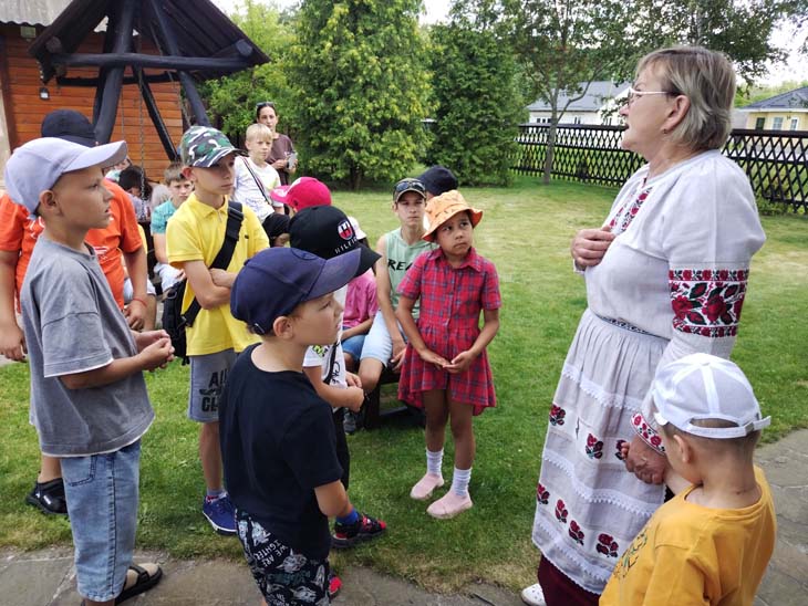Праздник с погружением в белорусскую культуру: ребята из Кобринской детской деревни гостили на агроусадьбе «Полесские традиции»