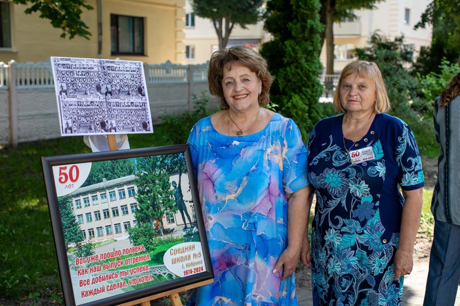 50 лет как и не бывало – в кобринской гимназии прошла встреча выпускников 1974 года
