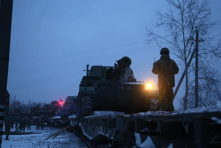 На станцию Брест-Южный прибыл эшелон с военной техникой и личным составом из России (Фотофакт)