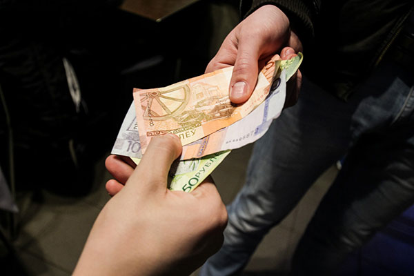 Когда выгоднее покупать новые вещи, а когда «бэушные»: разберем 5 простых примеров