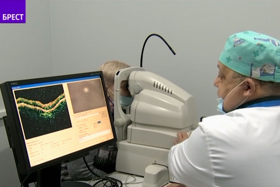 В Бресте обновили оборудование для коррекции зрения — за помощью специалистов обратилась жительница Кобрина 