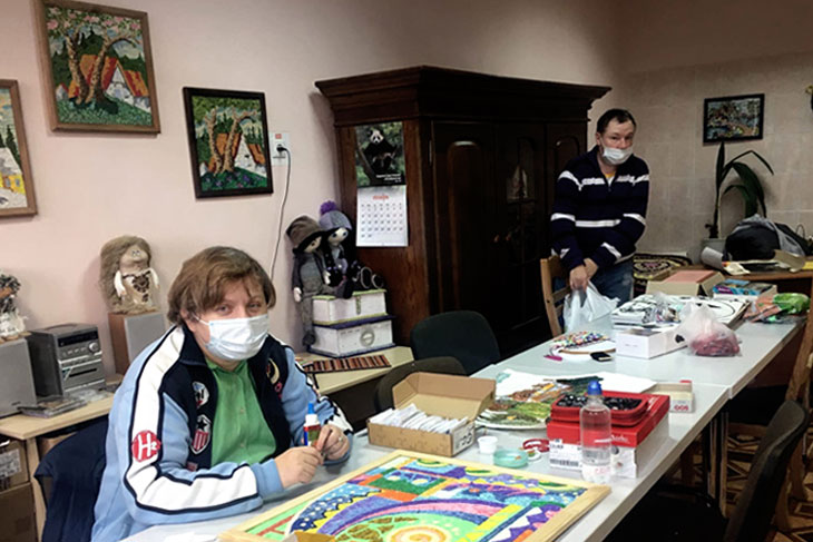 Как работают с «особенными» людьми в Кобрине и какие сувениры они готовят к Новому году