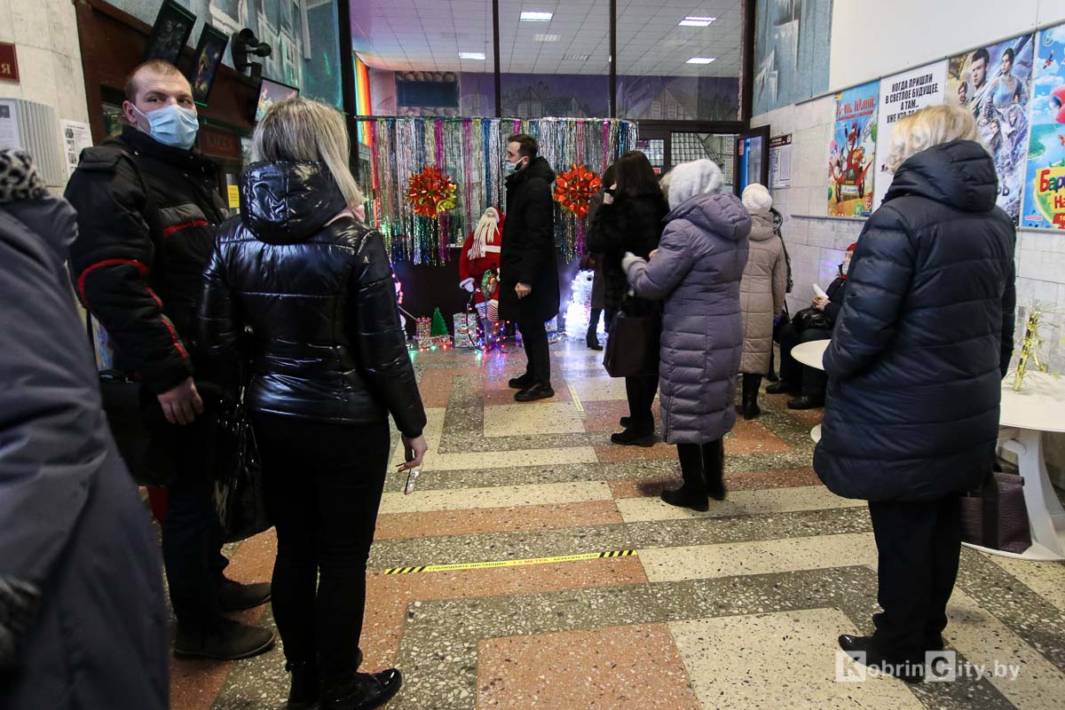 Фильм «Где ты, Адам?» в Кобрине проходит с успехом — прокат продлен до 20 января