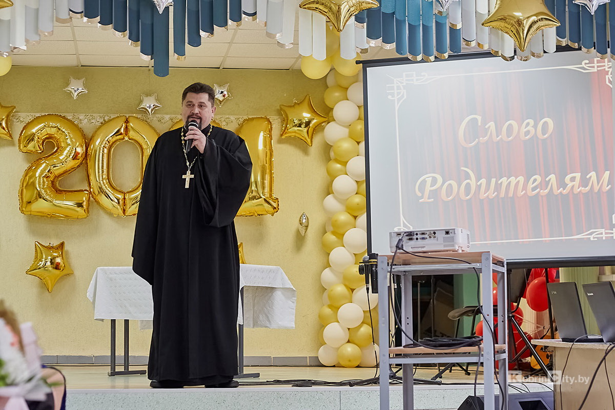 Выпускной 2021 — в Кобринском районе 527 выпускников, 34 золотых и 1 серебряная медаль