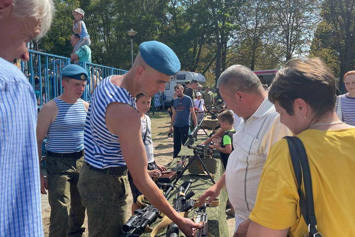 В Кобрине ко Дню ВВС прошел спортивный праздник: турниры, выставки и показательные выступления