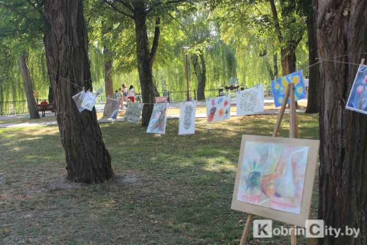 Кобринский парк отпраздновал свой День рождения. Фоторепортаж