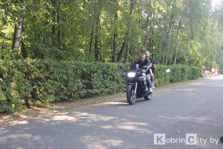 Кобринский парк отпраздновал свой День рождения. Фоторепортаж