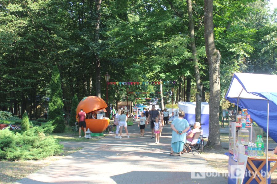 Кобринский парк отпраздновал свой День рождения. Фоторепортаж