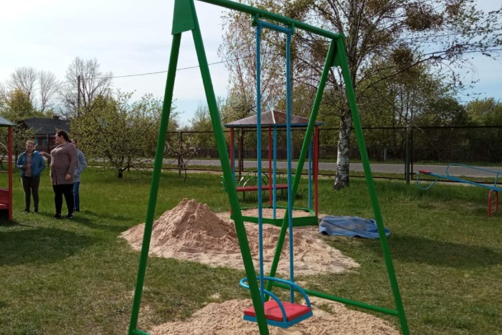 «Крылья Ангела» облагородили детскую площадку социального приюта в деревне Оса Кобринского района