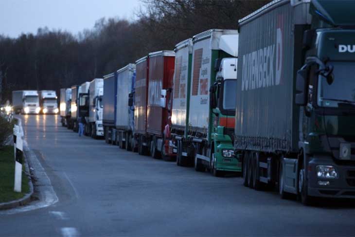 Польское правительство намерено запретить грузовикам из Беларуси и России движение через белорусско-польскую границу