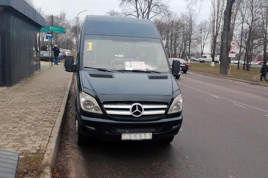В городских маршрутках с ноября должны принимать карточки. Что будет с оплатой наличными?