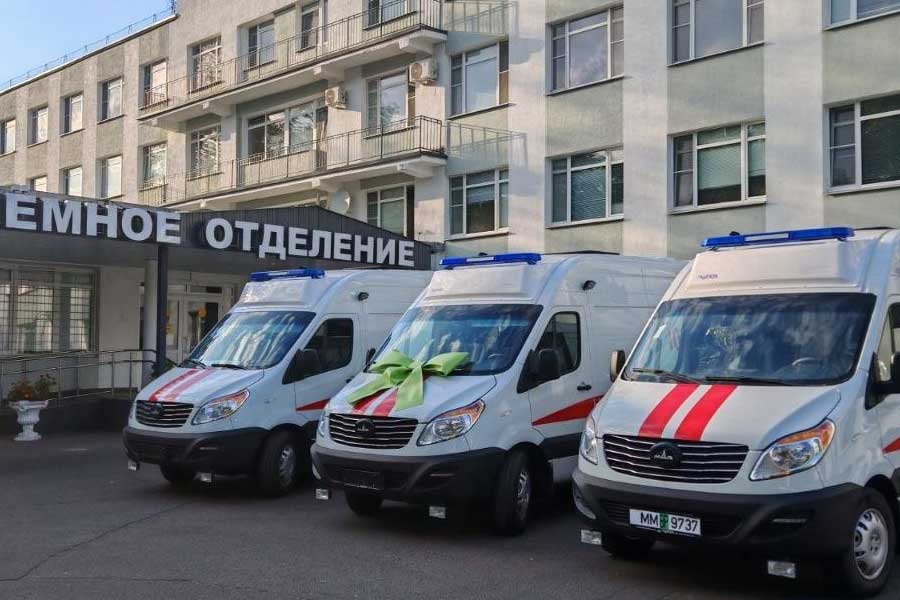 Кобринская ЦРБ получила новые автомобили скорой помощи: сколько машин пришло и что они умеют